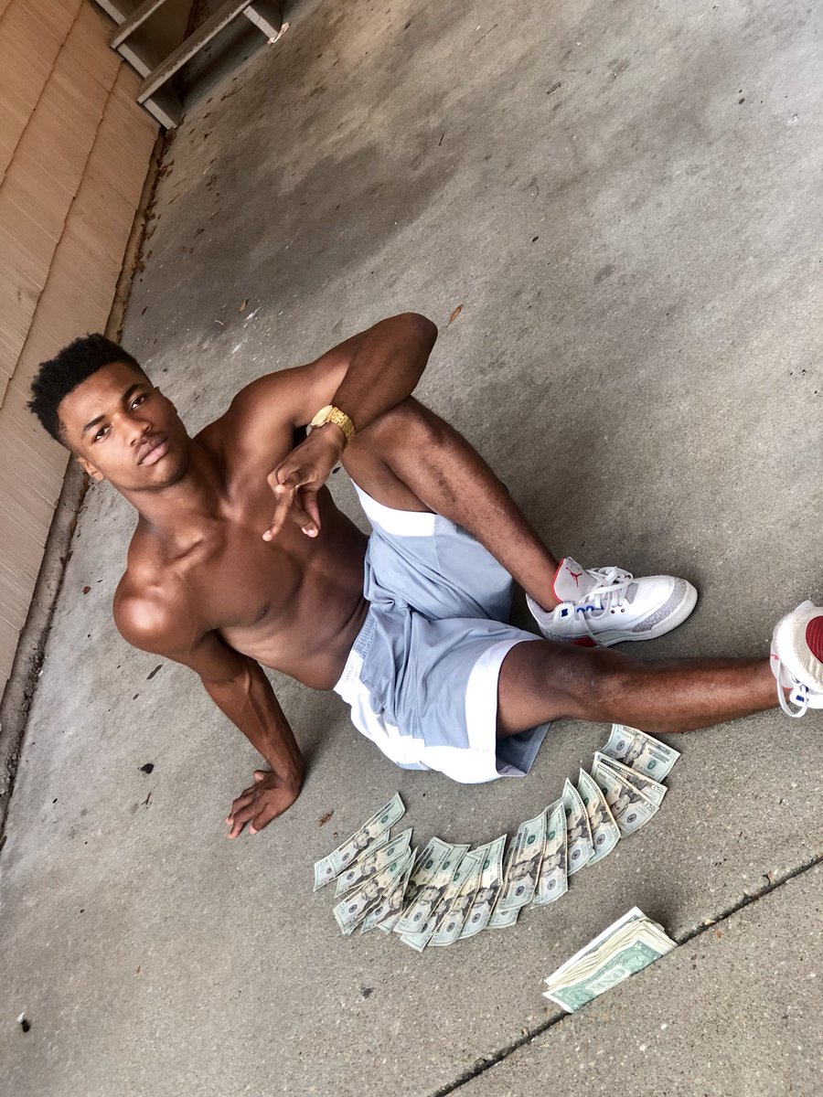 LLBANKG's tweet photo. Getting Money Aint Shit Im On My Young Nigga Shit โฟ๏ธ๐ฐ๐ช๐ฝ๐#NOMOBROKEDAYSโผ๏ธ
#FreeBigg
#FreeLiJosh
#LLBANK https://t.co/Cwwg7AmsNx