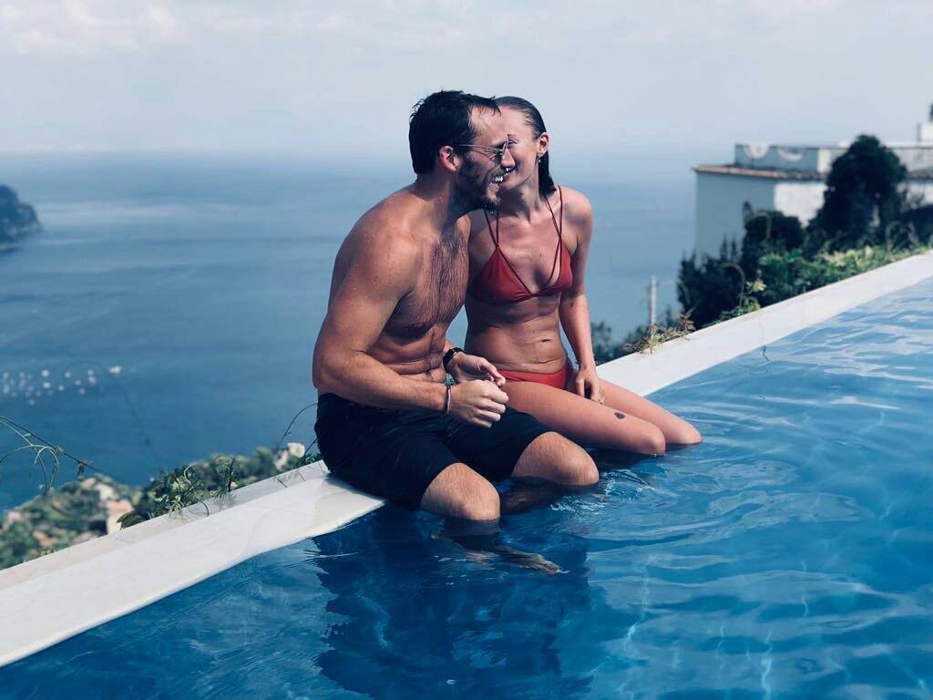 SamClaflinLA's tweet photo. 📷: Lindas fotos de Laura y Sam celebrando su aniversario 💗 (vía laurajhaddock en Instagram) https://t.co/MkJPK4S0He