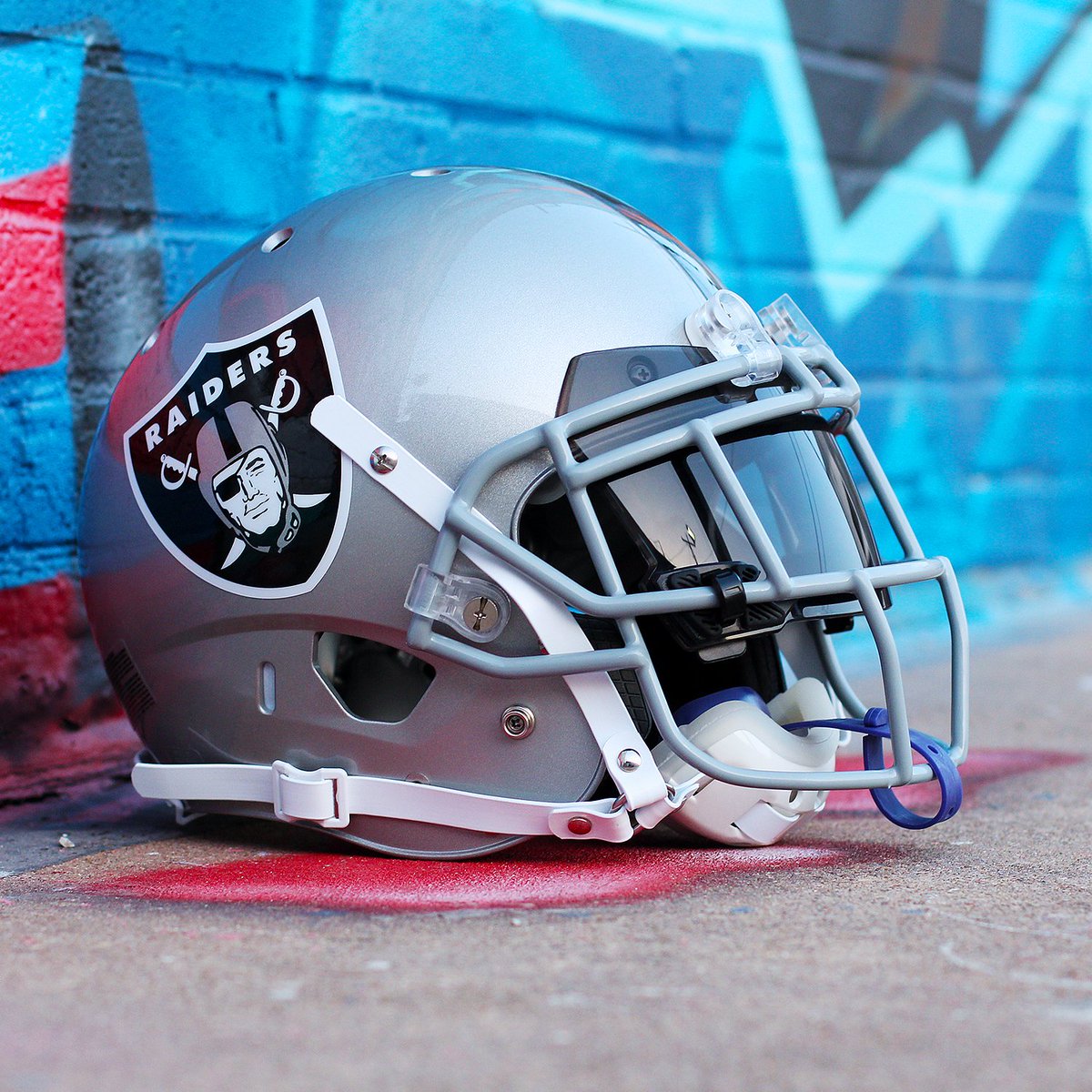 _empiregraphics's tweet photo. Marshawn Lynch Raiders helmet I put together. See more pics of this helmet on my Instagram. @_empiregraphics https://t.co/U3PXcdGJOB