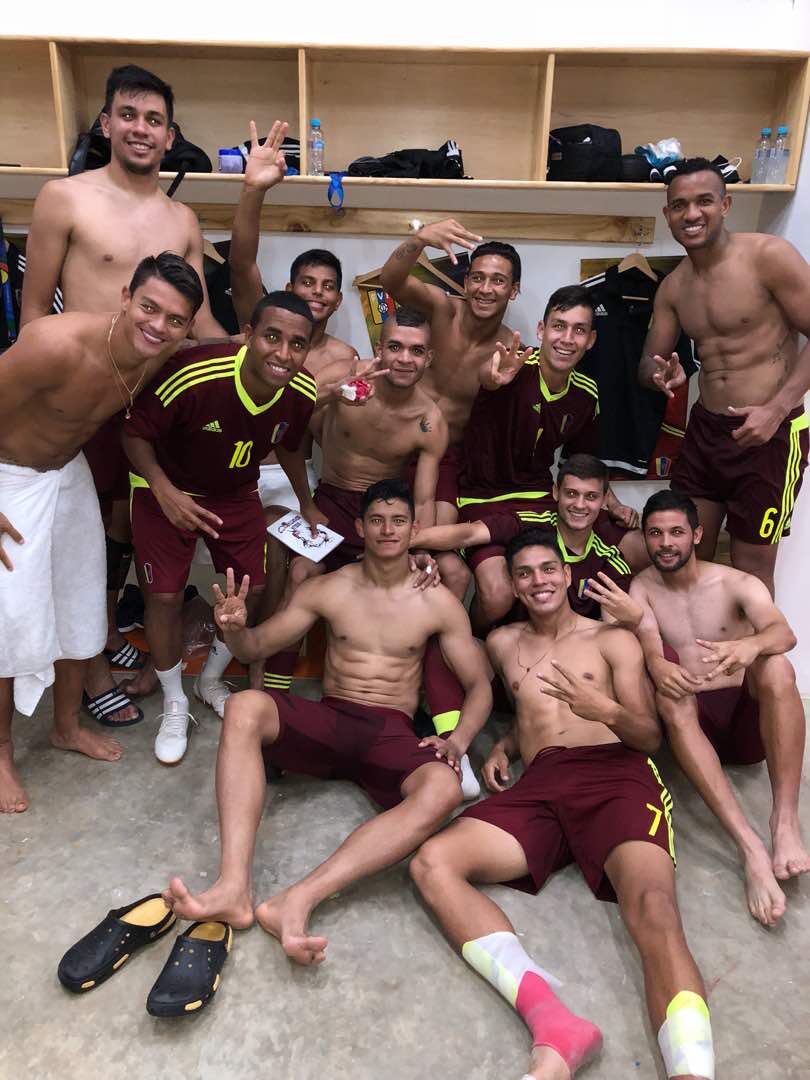 RonaldoLucena13's tweet photo. Paso paso de la mano de Dios 🙏🏼🇻🇪👣@SeleVinotinto https://t.co/Tvzu9LZZ8C