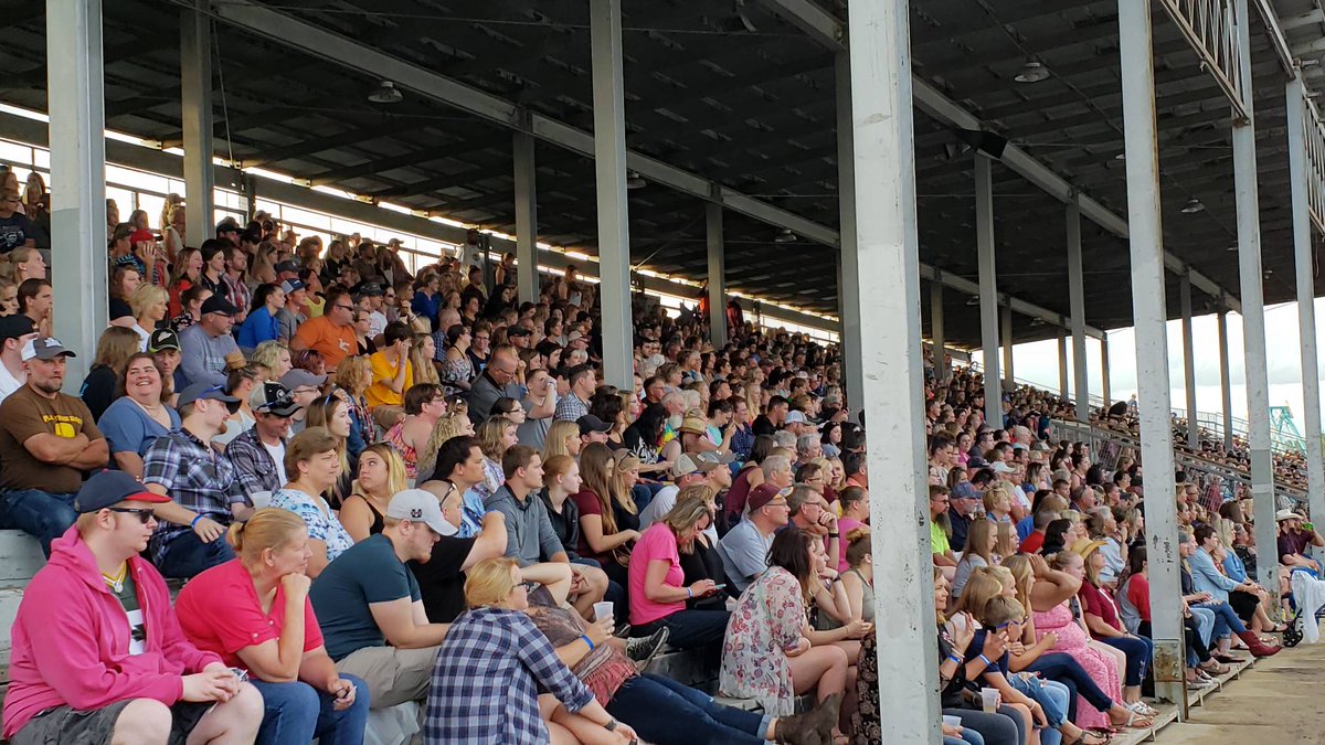OlmstedCTYFair's tweet photo. Full House Parmalee on stage now. Scotty McCreey up next.... #parmalee #scottymccreery #ocf2018 #bankononb https://t.co/1phdRCwxNy