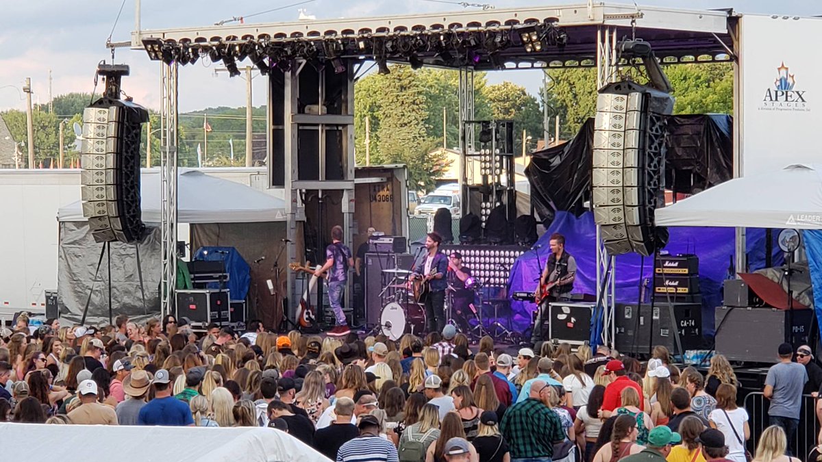 OlmstedCTYFair's tweet photo. Full House Parmalee on stage now. Scotty McCreey up next.... #parmalee #scottymccreery #ocf2018 #bankononb https://t.co/1phdRCwxNy
