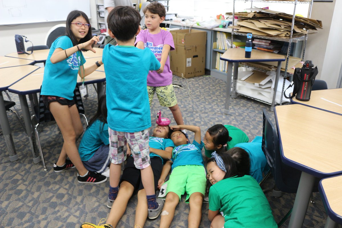 NIS_Summer's tweet photo. Creating a "camera" and "car" to kick off our day! #creative #NIssummerprogram https://t.co/5D8tM6LTLu