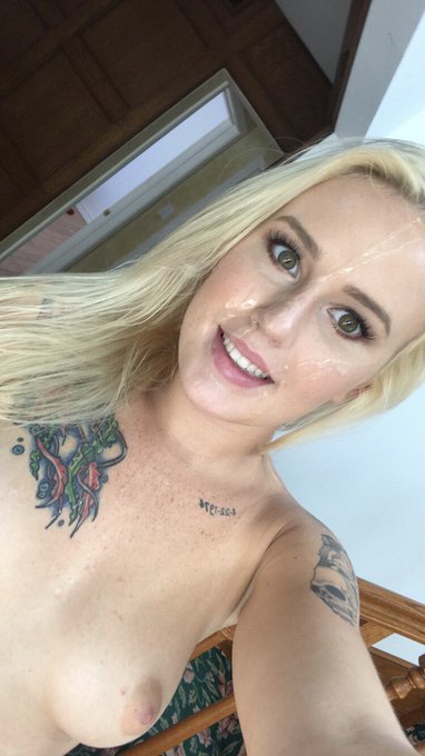 Watch Layla Love's leaked NSFW photo on TwXstars