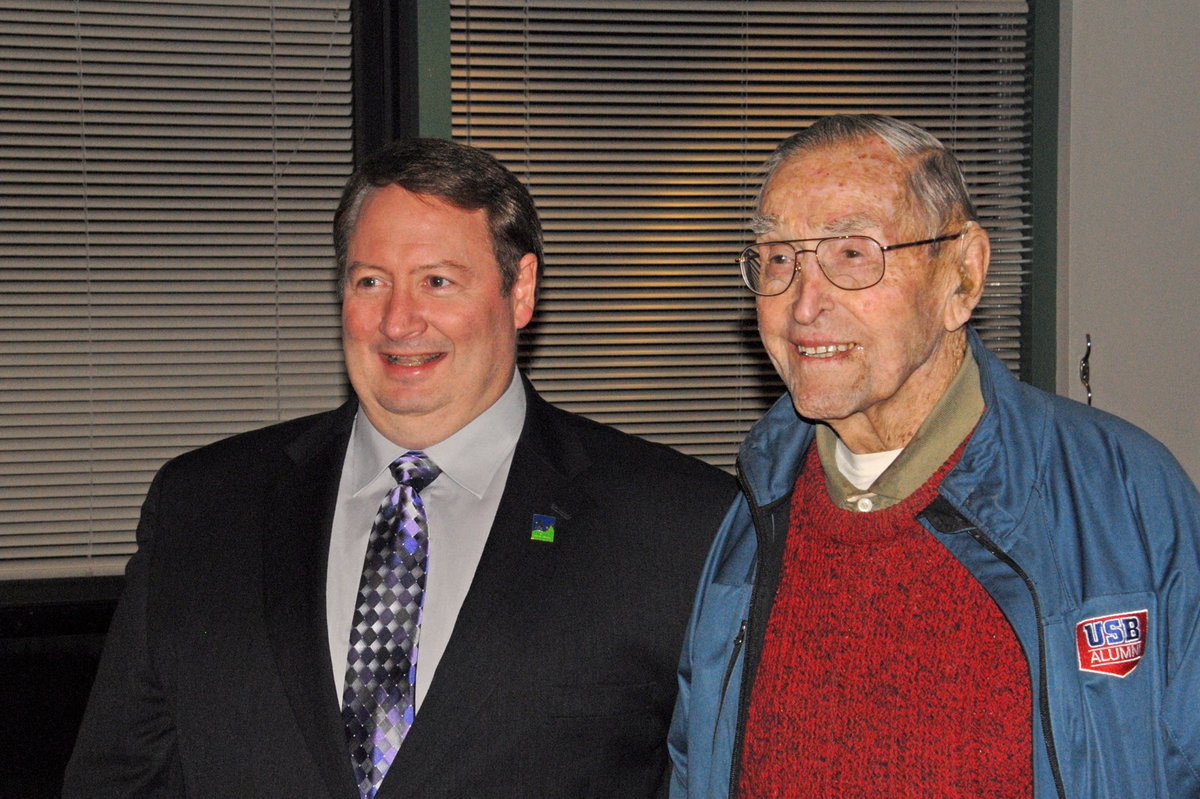 FmrTigardMayor's tweet photo. 🙏 RIP Curtis Tigard (1909-2018). The grandson of John Tigard, who settled in the East Butte area, later becoming the city namesake. Curtis was 109 and leaves behind family and countless friends. 🧡🖤 https://t.co/KmeImgIAxk