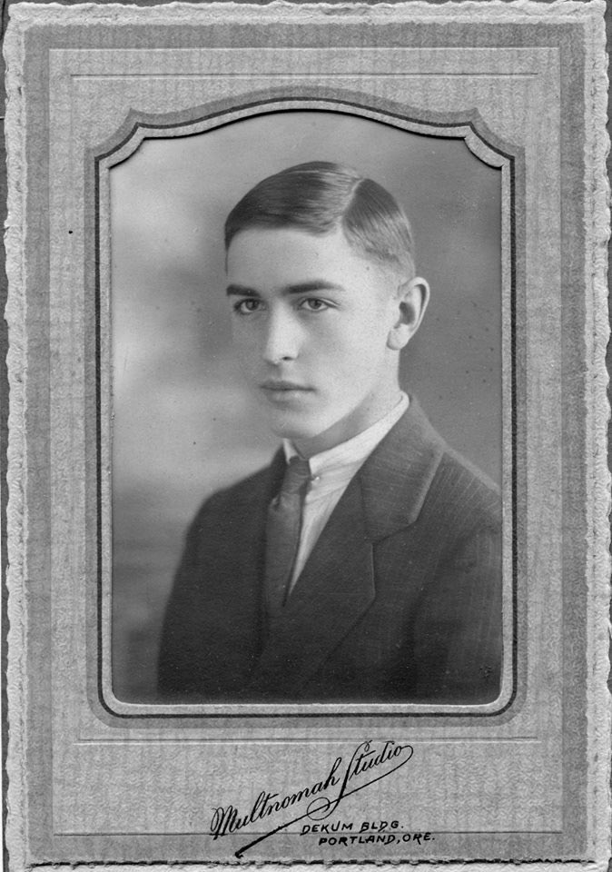 FmrTigardMayor's tweet photo. 🙏 RIP Curtis Tigard (1909-2018). The grandson of John Tigard, who settled in the East Butte area, later becoming the city namesake. Curtis was 109 and leaves behind family and countless friends. 🧡🖤 https://t.co/KmeImgIAxk