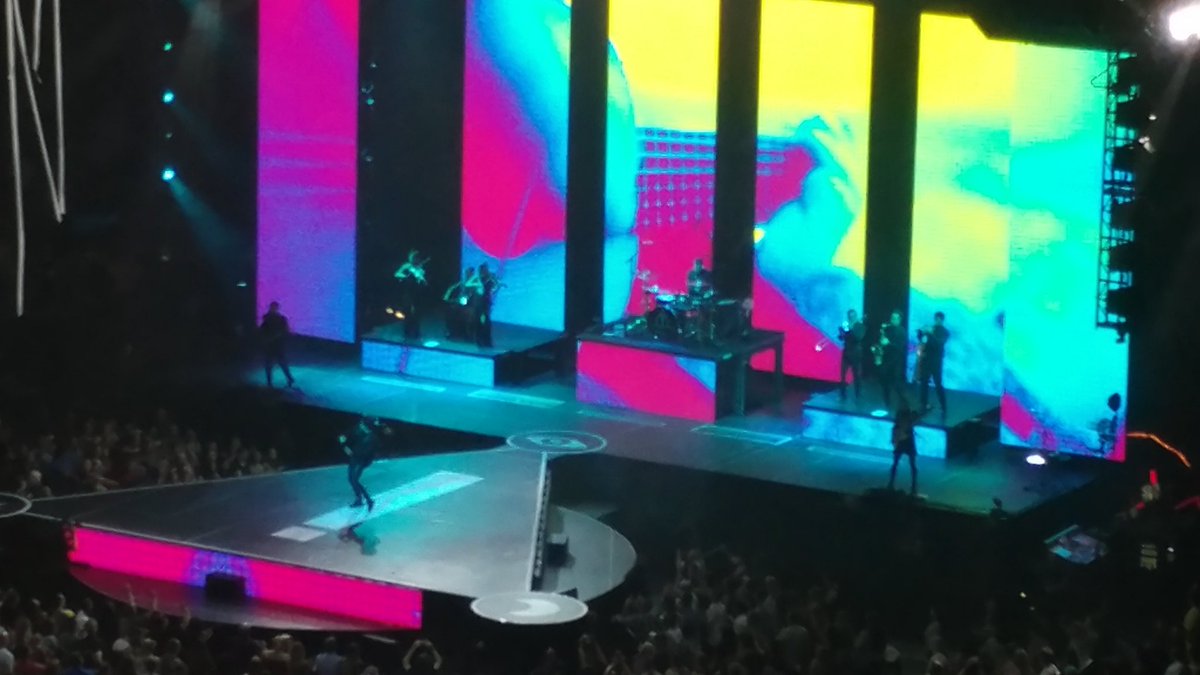 RJazzy2's tweet photo. Thank you @PanicAtTheDisco camera man for randomly picking my sister&amp;I as 2 people to give upgraded tickets to,it made last night even more special!Thank you @brendonurie for an amazing show &amp; the great music you make! #PrayForTheWickedTour #PATDMSG #SoldOut #panicatthedisco https://t.co/IrHbTq87x9