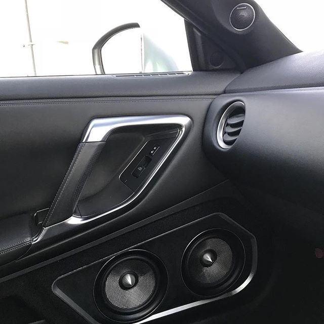 KICKERaudio's tweet photo. Passion and hard work make for an epic result. #kickeraudio #craftsmanship #qclass #livinloud #soundquality #purist #kickerworldwide #kickerjapan
#r35 #r35gtr #gtr 📸:@_mog119 https://t.co/qDxI0x7T6y https://t.co/Xag7zf8jDr