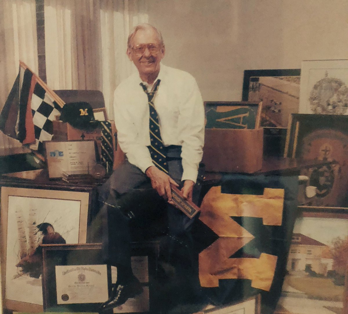 Happy 95th birthday to ΛΧΑ Sigma Almunus George Spasyk!🎉 His dedication for Lambda Chi Alpha, specifically at our chapter’s level, allows us to have our brotherhood today. We thank you George for all you have done and all you still continue to do today!🙌🏻