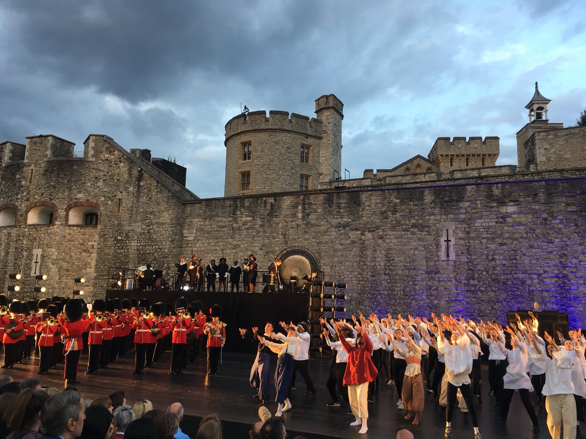LDN_Culture's tweet image. Amazing performances from young East London dancers at first night #EastWall @HRP_palaces. Great collaboration between @EastLondonDance @HofeshCo @LIFTfestival. Grab a ticket before it ends on Sunday