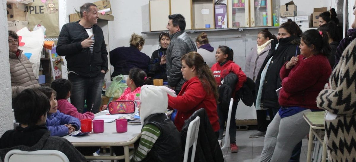 miguelsiciliano's tweet photo. Estamos en la Organización Barrial "La Barranquita" de barrio Maldonado. Son un grupo de mujeres INCREIBLES que trabajan con su comunidad con un amor y pasión que emociona. Las vamos a acompañar en esta tarea maravillosa, porque #EntreTodos siempre es mejor! 
#PensandoCordoba https://t.co/InQbDYurr8