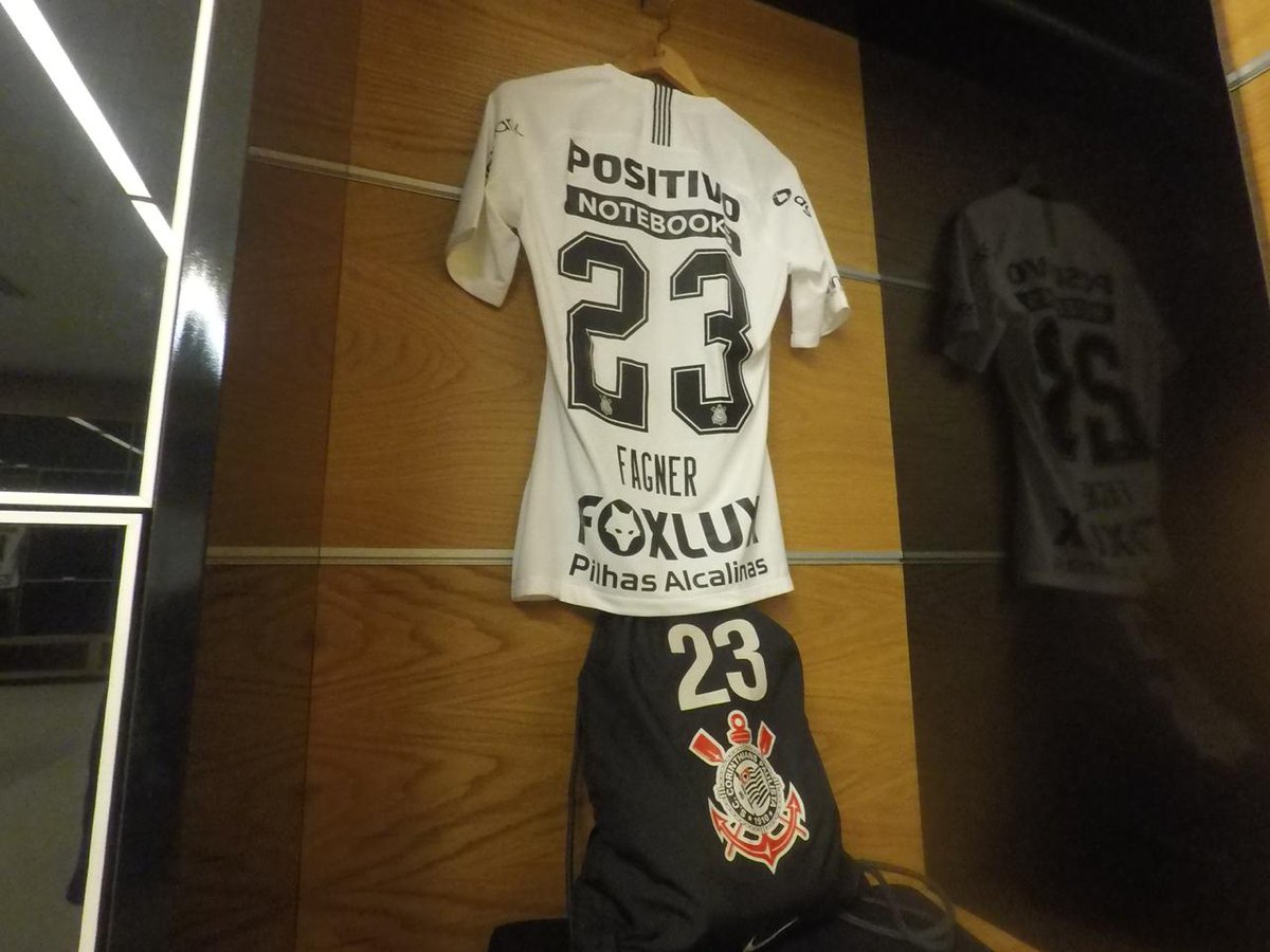 Corinthians on X: Olha o Fagner usando a nova camisa de pré-jogo do Timão!  😎 Quer saber como garantir a sua? Encontre uma loja Poderoso Timão mais  próxima a você! ⚽️ 👉🏽