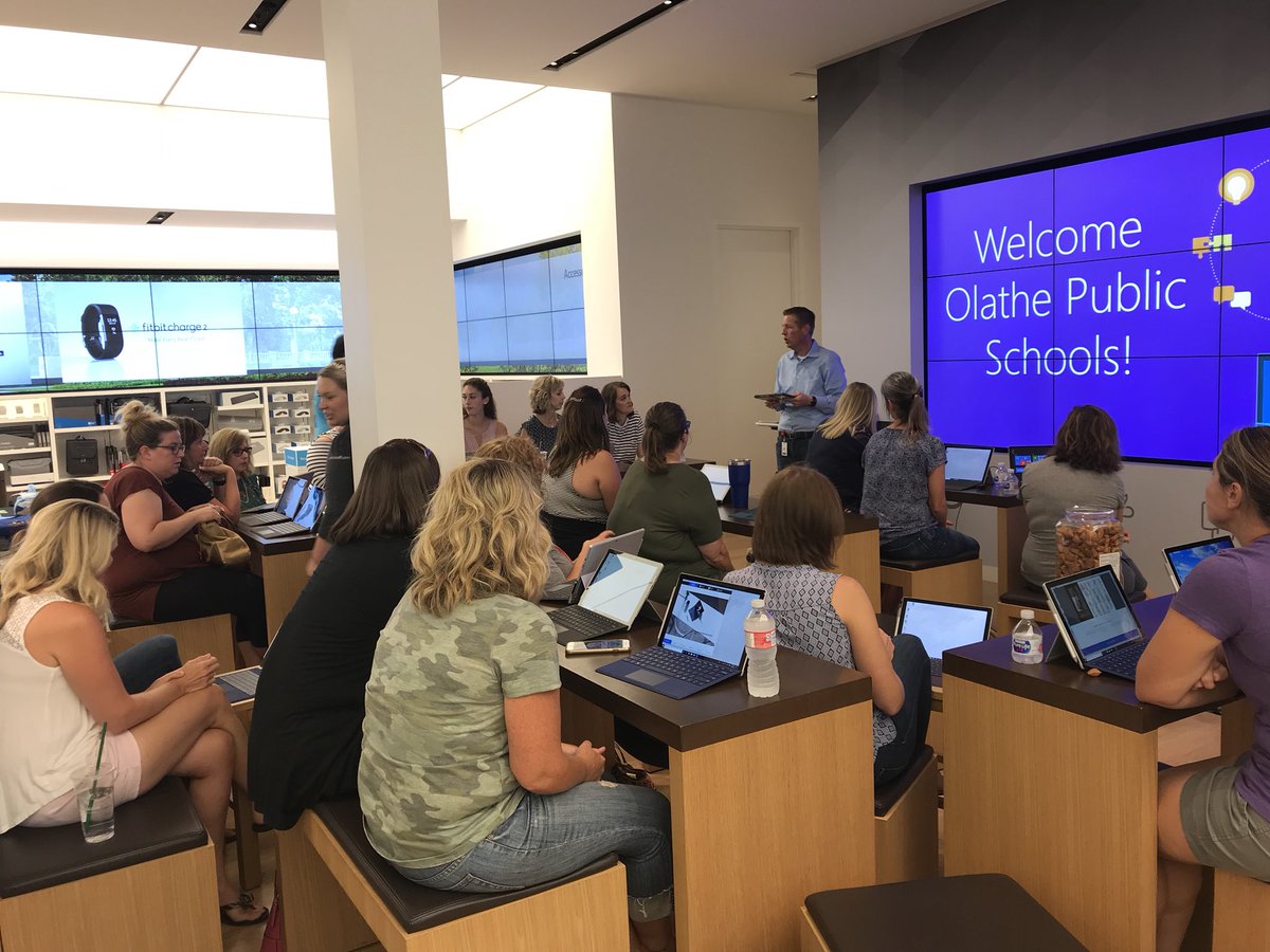 cmcdonaldbe's tweet image. Bentwood loves Microsoft night at OPM! ❤️. Teachers learning on summer vacation!  #ForeverBentwood #OlathePublicSchools. #Opsedtech
