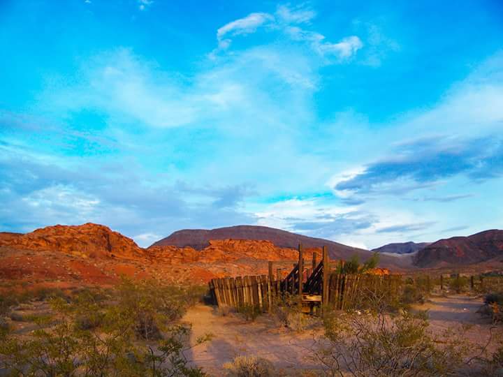 Redrocks, cattle fences, at sunset just before a monsoon storm = love this shot! #sunset #Thunder #getoutdoors #littlefinland