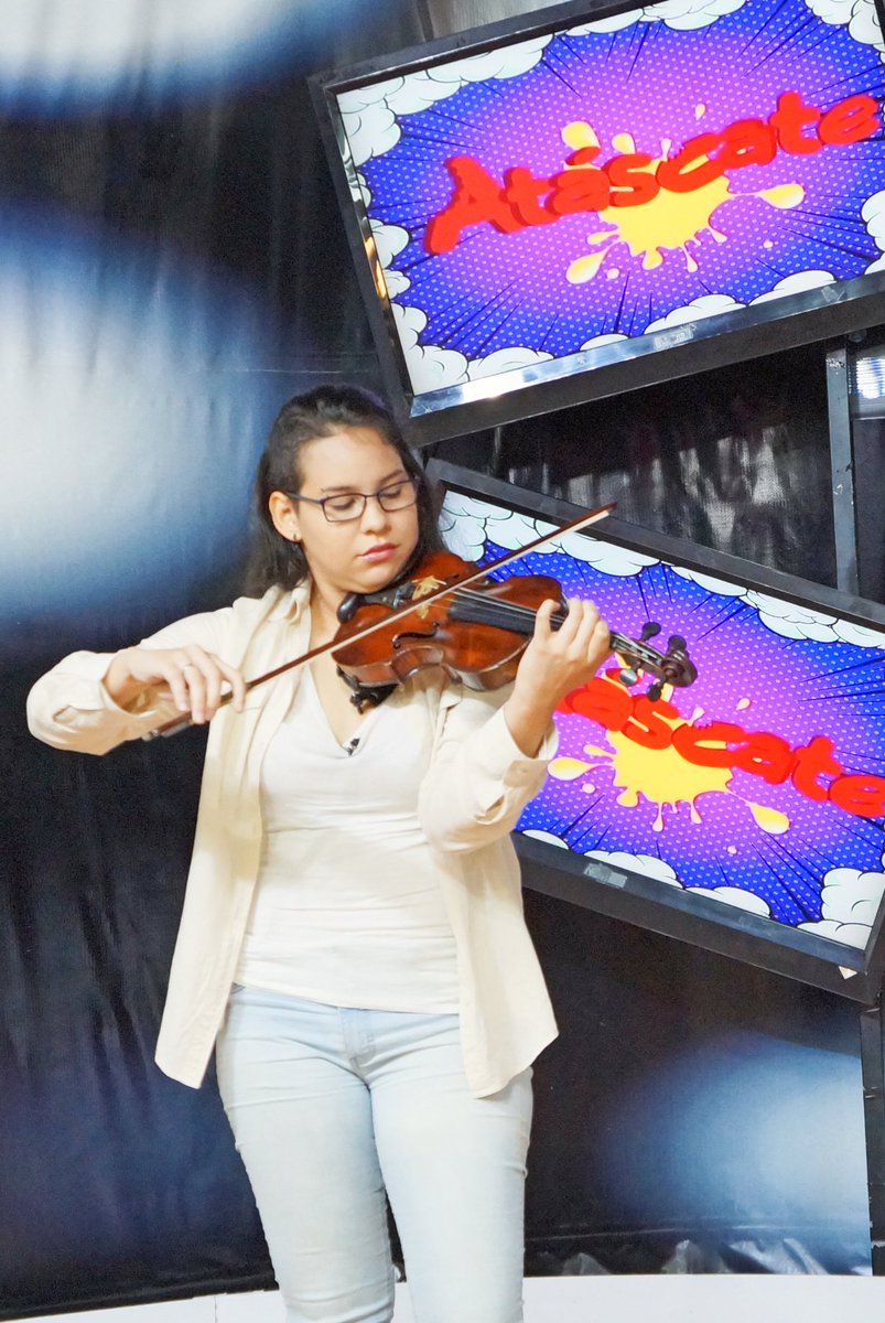 atascateoficial's tweet photo. ¡Vanessa Emperatriz tocó increíble! Una joven muy talentosa 🎻 https://t.co/W4gGUS1uzs