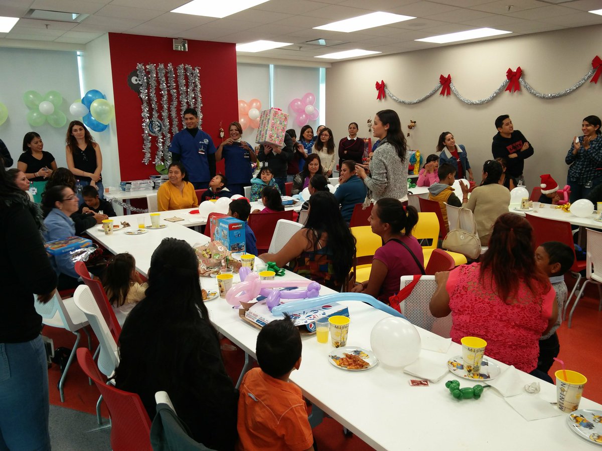 Fragonz's tweet photo. #OracleMDC volunteers organize events to help the community; one of last year's event a Christmas party for childs with Autism. #OracleChangingLives #OracleVolunteers https://t.co/9m4RJehIuY