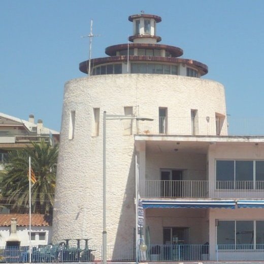 ERCpm's tweet photo. El #ple de #PremiàdeMar aprova iniciar l'estudi per crear un Museu del Mar a l'antic torreó del far del port.
El projecte proposa un espai didàctic i d'estudi científic de les platges, de l'entorn natural costaner i d'estris marítims. La idea sorgeix del @Pla_Premia amb @ICMCSIC https://t.co/GVvDHxt1AB