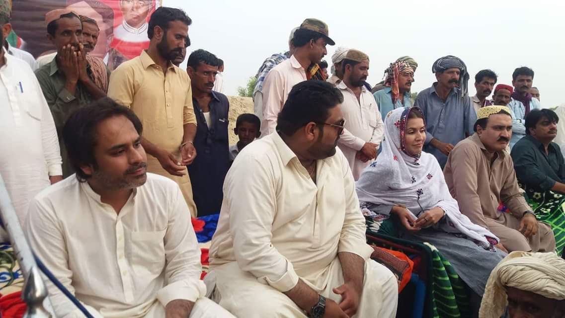 ShaziaTeam's tweet photo. پی پی پی امیدوار NA-216 شازیہ عطا مری، امیدوار PS-42 علی حسن ہنگورجو،سید امیر علی شاہ جیلانی،سید ریاض حسین شاہ خراسانی کی اچھڑو تھر کے مختلف گاٶں میں الیکشن مہم جاری۔۔۔
@BBhuttoZardari @ShaziaAttaMarri @Anny_Marri @JavedNLaghari https://t.co/FpBshOoZfE