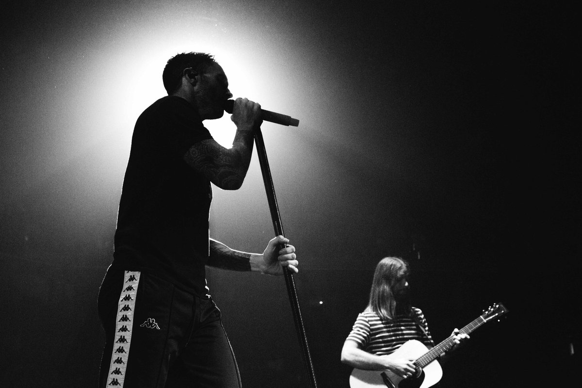 maroon5's tweet photo. 👀DOUBLE VISION👀@adamlevine @jamesbvalentine https://t.co/25GQXWYVkS