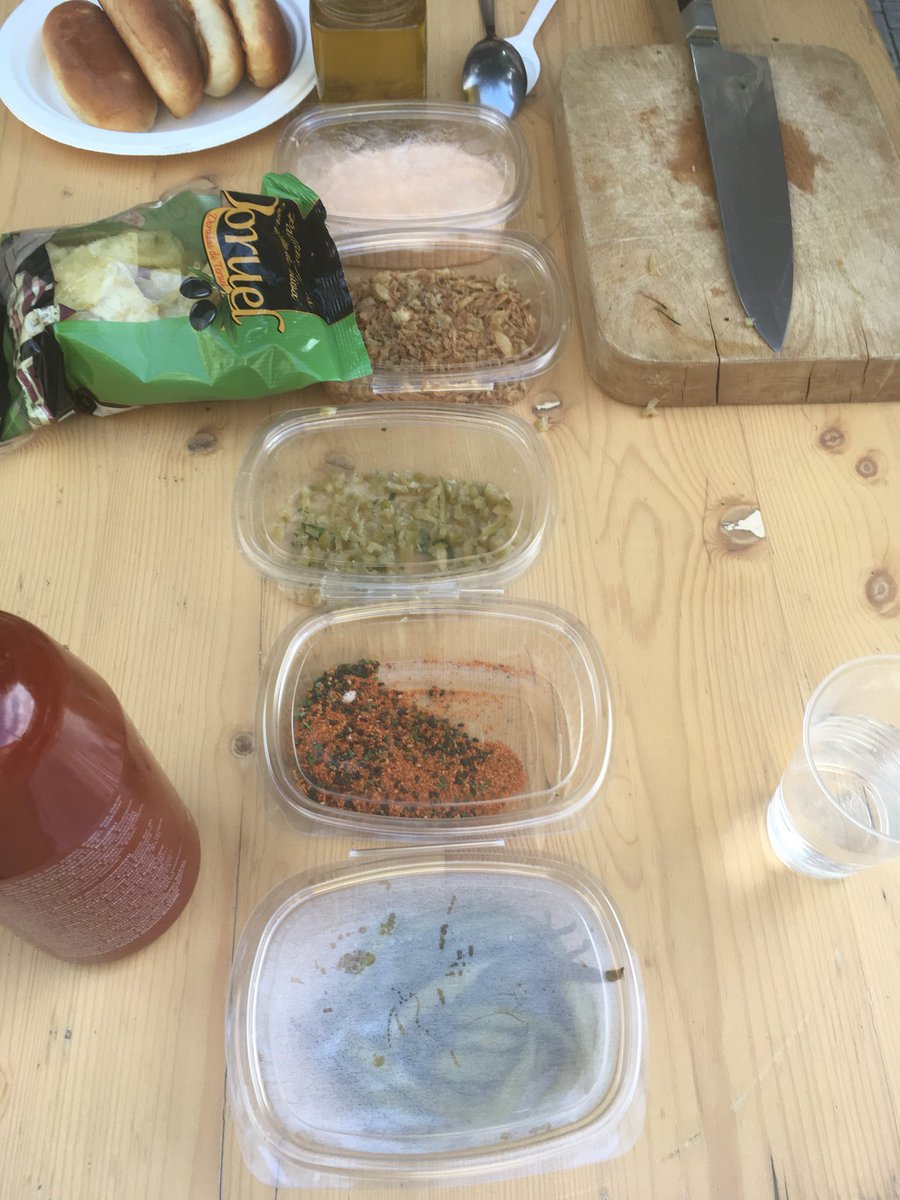 javifernandezh's tweet photo. Hoy acabamos #cocinacongancho fusionando culturas y sabores con @polleriasnpablo +Wasila (Asoc.Argelinos Aragón) proyecto #thinkZAC https://t.co/RqmkoCguGa