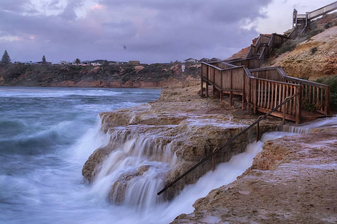 WeatherPlatform's tweet image. Heavy falls possible for both #Melbourne and #Adelaide
Full report below.
Pic: Troystory Photo.
Instagram.com/WeatherPlatform