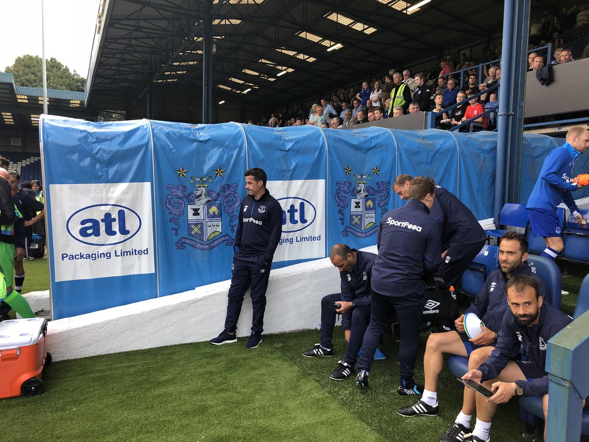Everton_Fans's tweet photo. The boss #efc https://t.co/SHKJV1jyVw