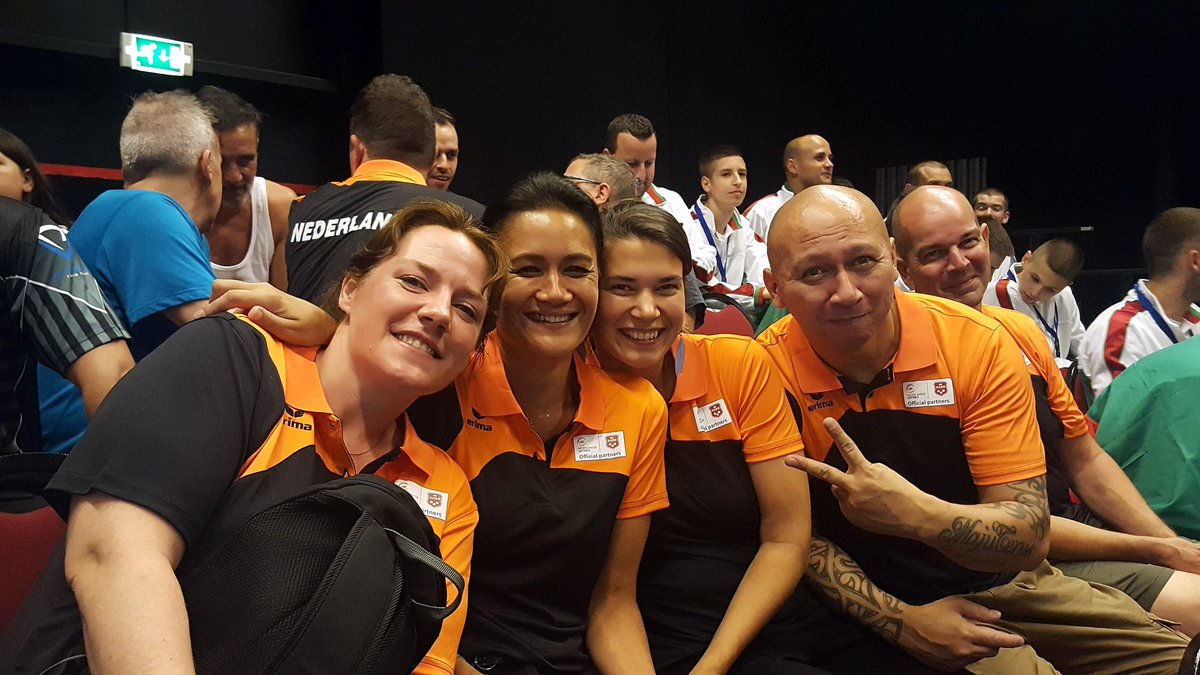 KNBB_biljart's tweet photo. Wat een opening! #EKPool2018 ziet er geweldig uit. Vanaf morgen gaan de ballen rollen! https://t.co/jmu9DB58Kx