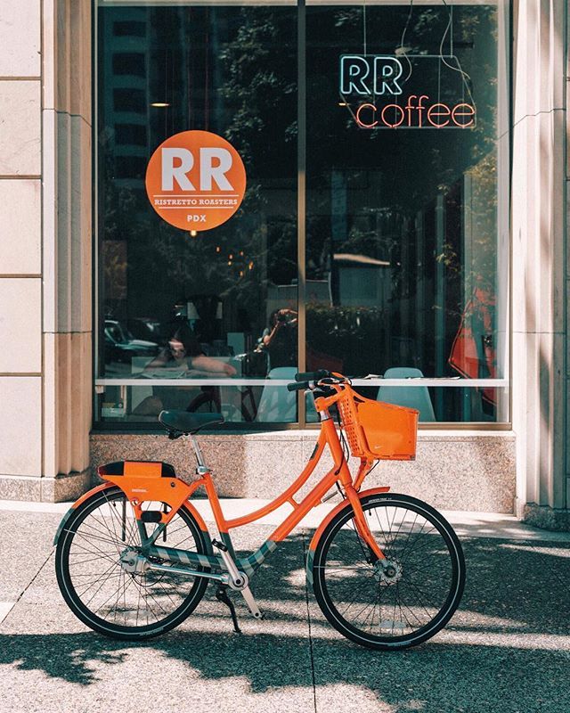 RRPDX's tweet photo. Free coffee alert! We’ve partnered with the awesome folks at @BIKETOWNpdx and will be giving away free drinks for BIKETOWN riders today from 1:00-3:00pm 
•
Valid at our
222 SW Columbia &amp;
3808 N Williams 
locations only. 
•
Find the BIKETOWN member in our cafe for more info. https://t.co/MtVeBFu3KN