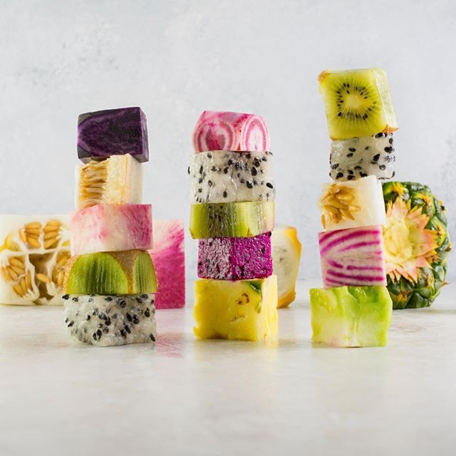 MelissasProduce's tweet image. Produce-filled rainbow towers! 😋 Can you name the items used in these stacks? 🤔 Comment your answers and tag a friend below ⬇️ for a chance to win a Melissa's Fresh Produce Box 👏🏻 . . . Photo inspo 📸: @alphafoodie #seasonalproduce… buff.ly/2JvjirH