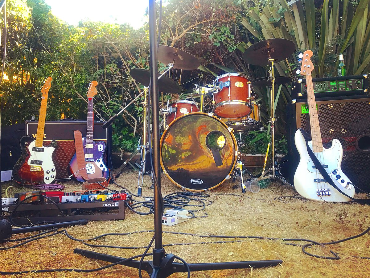 exskeleton's tweet photo. Sunset Garden Performance. @exskeleton #excellentskeleton https://t.co/BFcfLuGkAZ