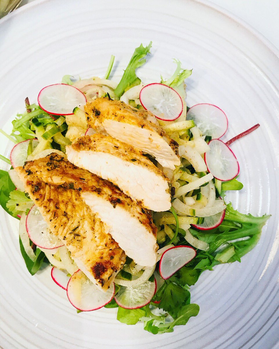 Chicken and Kachumbar salad made with onion, cucumber, coriander, lemon juice, cumin and chilli. I used this on top of fresh spinach topped with thin wafers of radish. #foodie #foodgasm #summer #foodblogger #instafood #foodporn #foodies #salads #healthyfood