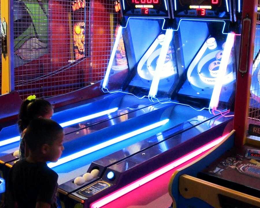 gameworkslv's tweet photo. We're pretty sure everyone's favorite arcade game is skee-ball. What do you think? #gameworkslv #lasvegas #arcade #ownsquare #games #bowling #happyhour 
#videogames #gamerlife #familyfun #deals #familyfunnight https://t.co/NChkorahD3