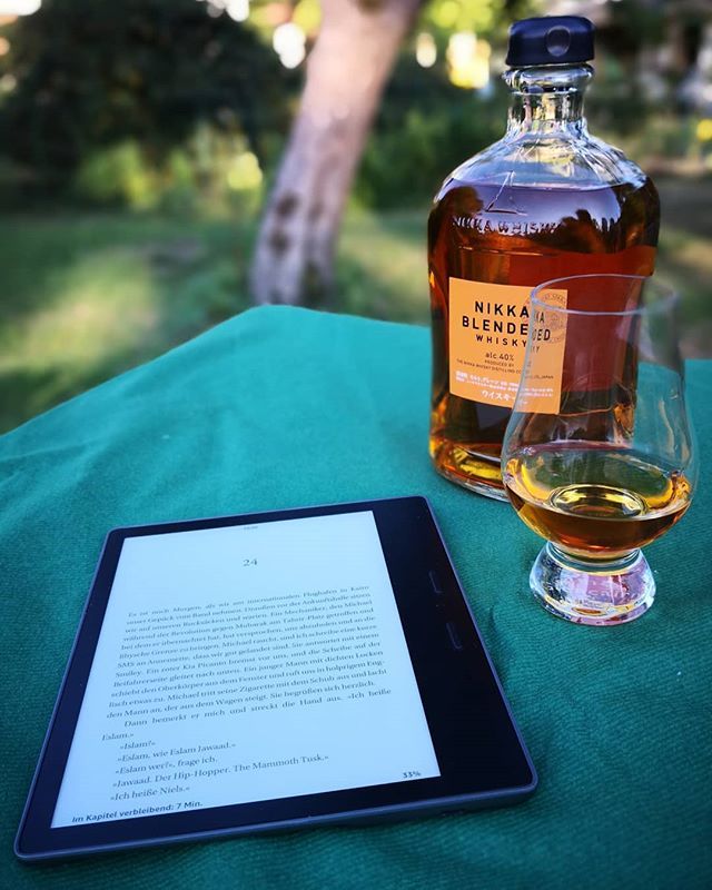 rowi's tweet photo. https://t.co/k3GJr5z6Hm Joa 😋 .
#Sommer #Garten #feierabend #entspannung #nikka #whisky #buch #eBook #Kindle #oasis2 #dasguteleben #mehrhashtagsfallenmirnichtein https://t.co/elSIQLLJ9t