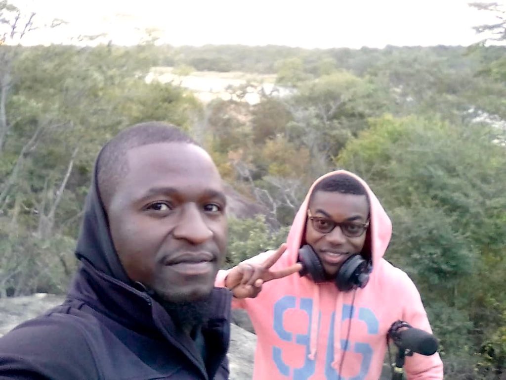 Verno_16's tweet photo. Shooting in the Rural Locations Apa so cold nxaaa😪😪
#TinavoVekuWenera
#WeKeepRolling
#ColdWeatherPkaipa
#ValueYourTeam
#Sound4Film https://t.co/yVnA8yk38X