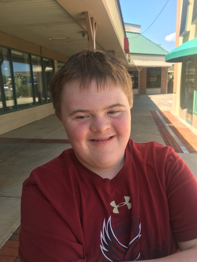 shengsterman's tweet photo. Al got all spiffed up to meet me in Chicago to celebrate the 5Oth Anniversary of Special Olympics. #newhaircut #LookOutChicago #SpecialOlympics50 #InclusionRevolution https://t.co/ArC72EhV2w