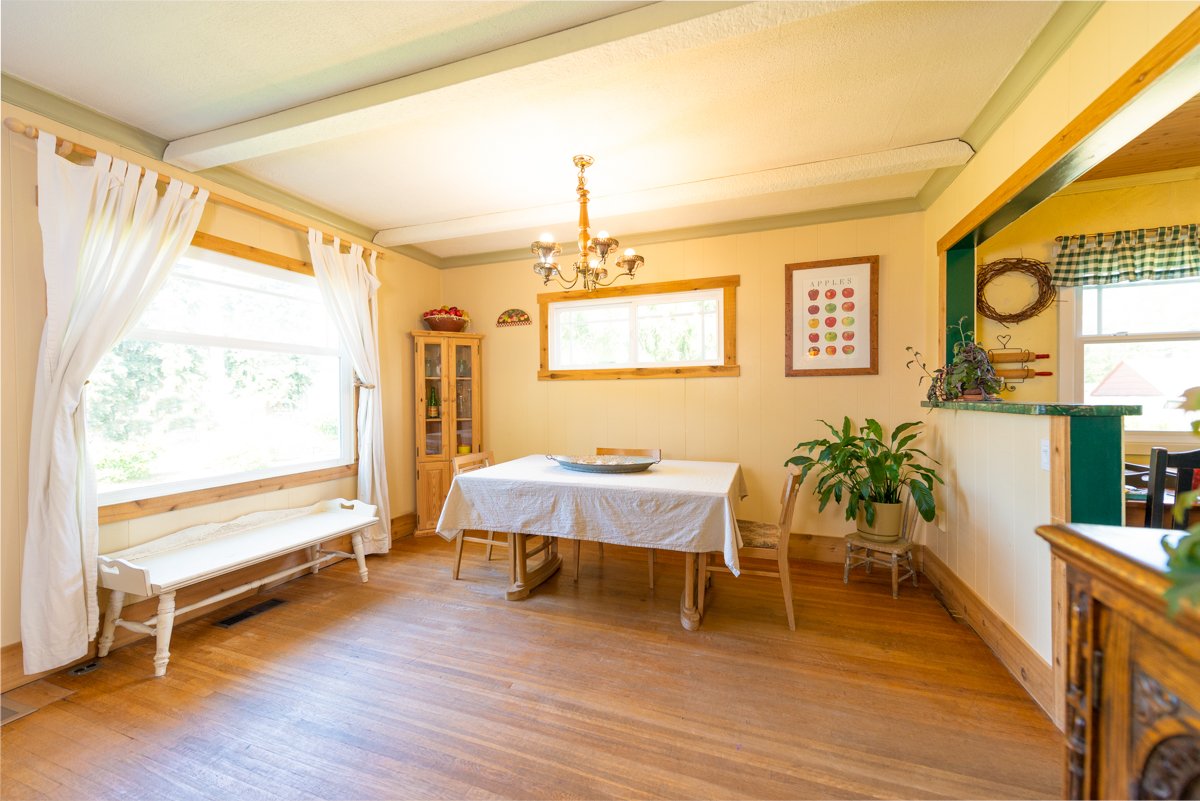 PierceCountyRE's tweet photo. 808 Polk Street S 💫

South Tacoma Craftsman ▪️ Fully-Fenced ▪️ 1/3 Acre Double Lot With Detached M-I-L Apartment.

Lots to see ➡️ https://t.co/kcznpVEYEm https://t.co/TPCRdu772A