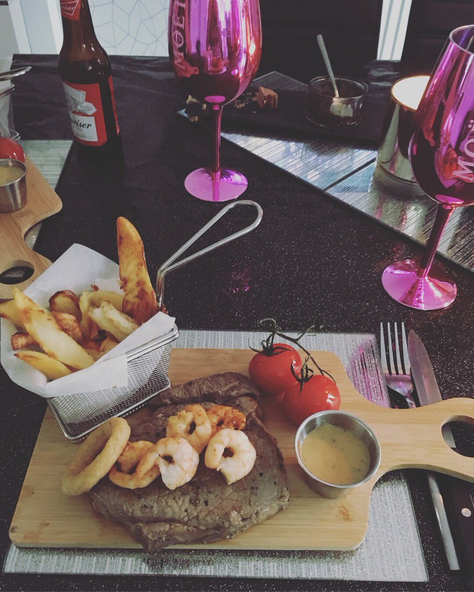 tld07's tweet photo. Steak nite β€οΈπ· #steak #rioja #kingprawns #ohimgood πβ€οΈπ· https://t.co/IFA2oz6EPG