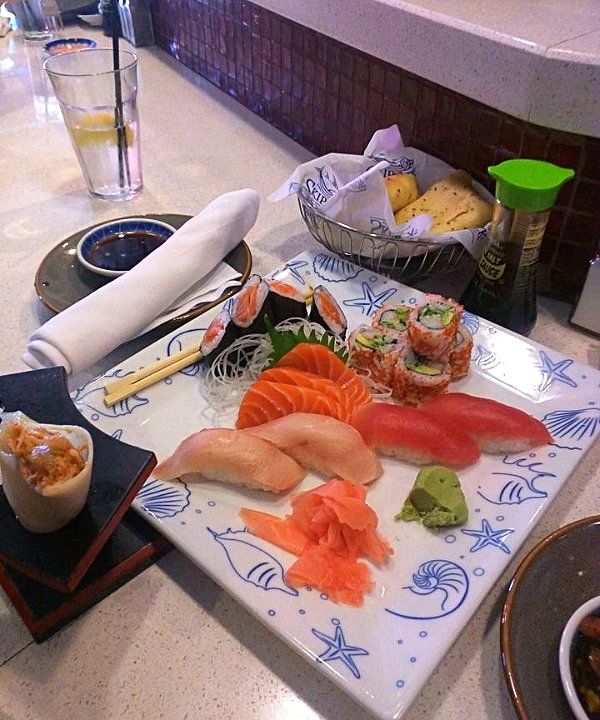 Skipjacks's tweet image. It's Wednesday, and we all need to treat ourselves to a platter of flavorful, handmade sushi by our Sushi Chef. 
Join us tonight after 5 pm at the bar for #MakiMadnessWednesday and get our #makimono half off!

Pc: Thanks for the awesome picture Rob Cotton