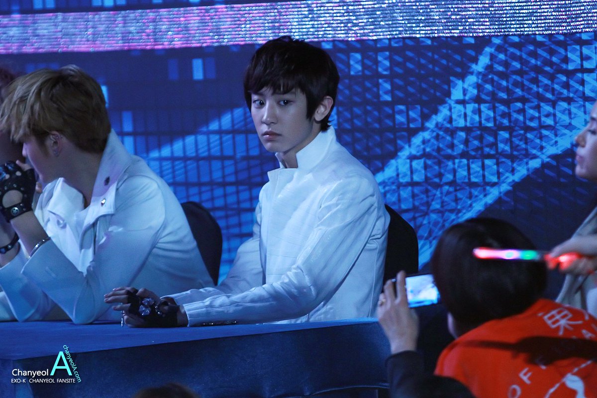 121229; (◠▽◠ ) vs ( ﾟ∩ﾟ) ♡