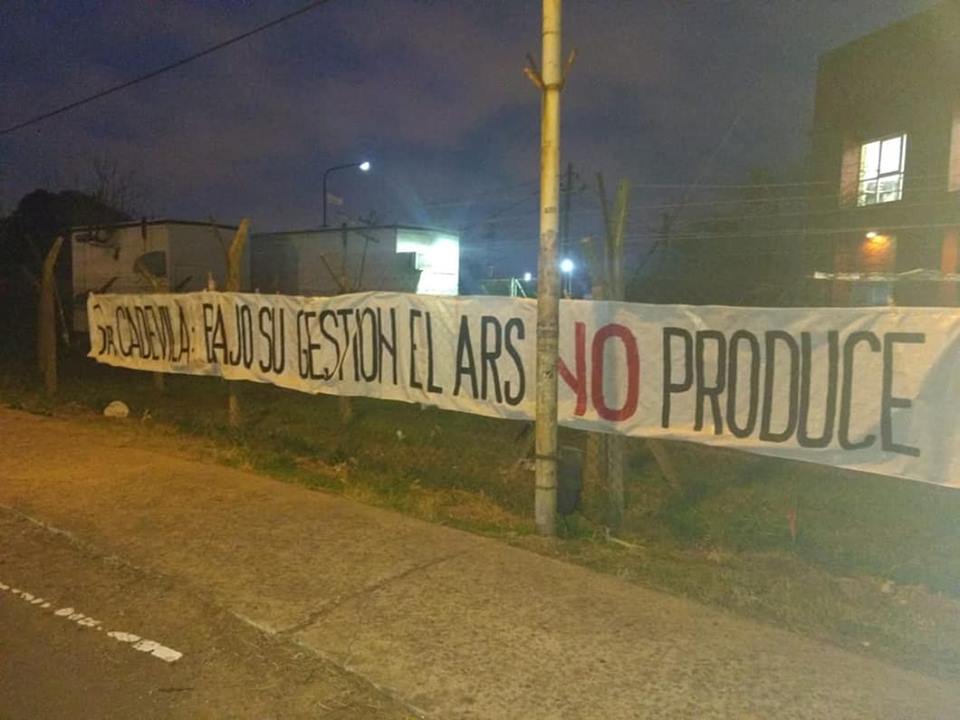 Urbanski_Fabian's tweet photo. #ElAstilleroEstaEnPeligro y Macri  Vidal Lo quieren Dinamitar pero sera con los trabajadores adentro o NO sera. Astillero 100% Estatal con Trabajo - Salarios - Condiciones. @mariuvidal y @TizadoJavier son responsables de la actual Paralización. https://t.co/juEtLBTwpI