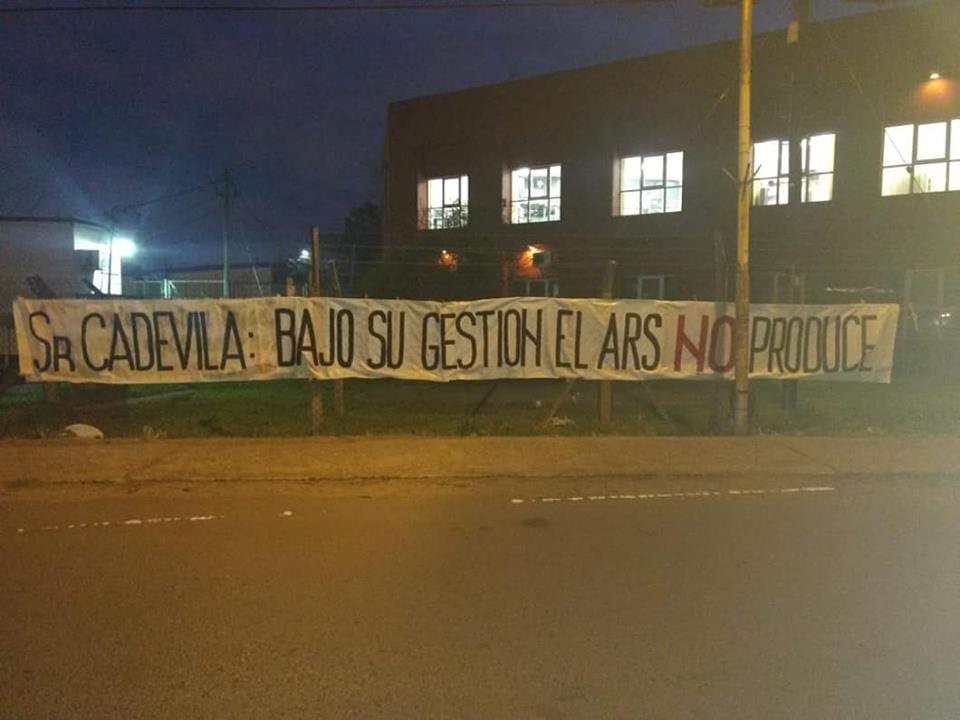 Urbanski_Fabian's tweet photo. #ElAstilleroEstaEnPeligro y Macri  Vidal Lo quieren Dinamitar pero sera con los trabajadores adentro o NO sera. Astillero 100% Estatal con Trabajo - Salarios - Condiciones. @mariuvidal y @TizadoJavier son responsables de la actual Paralización. https://t.co/juEtLBTwpI