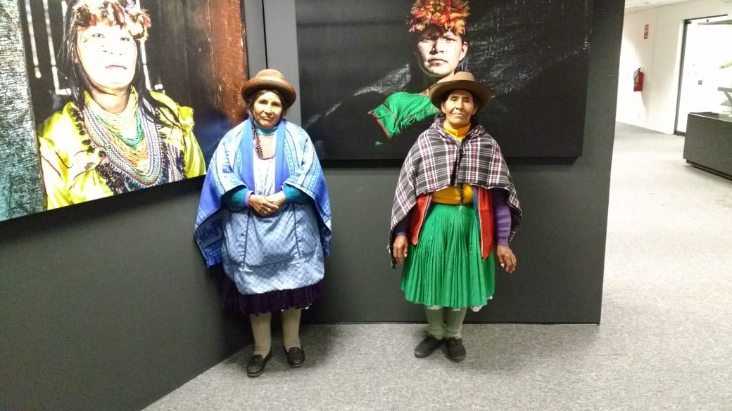 chirapaqoficial's tweet photo. Delegación de sabias #indígenas de los Andes y la Amazonía visitaron la exposición #ShawiSanapi: la vida de las mujeres del pueblo #Shawi. La muestra está abierta al público en el @MinCulturaPe. https://t.co/HKXsxNMNfQ