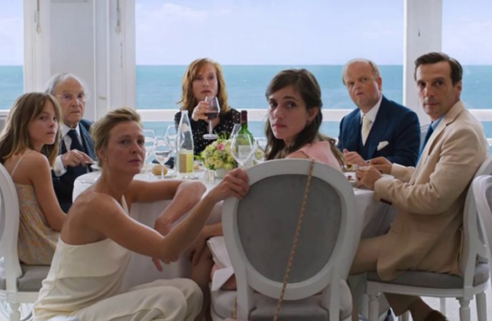 ElHypeMag's tweet photo. #HAPPYEND es el Greatest Hits de #MichaelHaneke que marca el fin de un ciclo, el fin de una era y tal vez, también, el fin de #Europa. Crítica de #PhilippEngel https://t.co/T6VV7gg3V5 @Lafleur3 @huppert_films @GolemFilms @Festival_Cannes https://t.co/wGiXkKAefJ