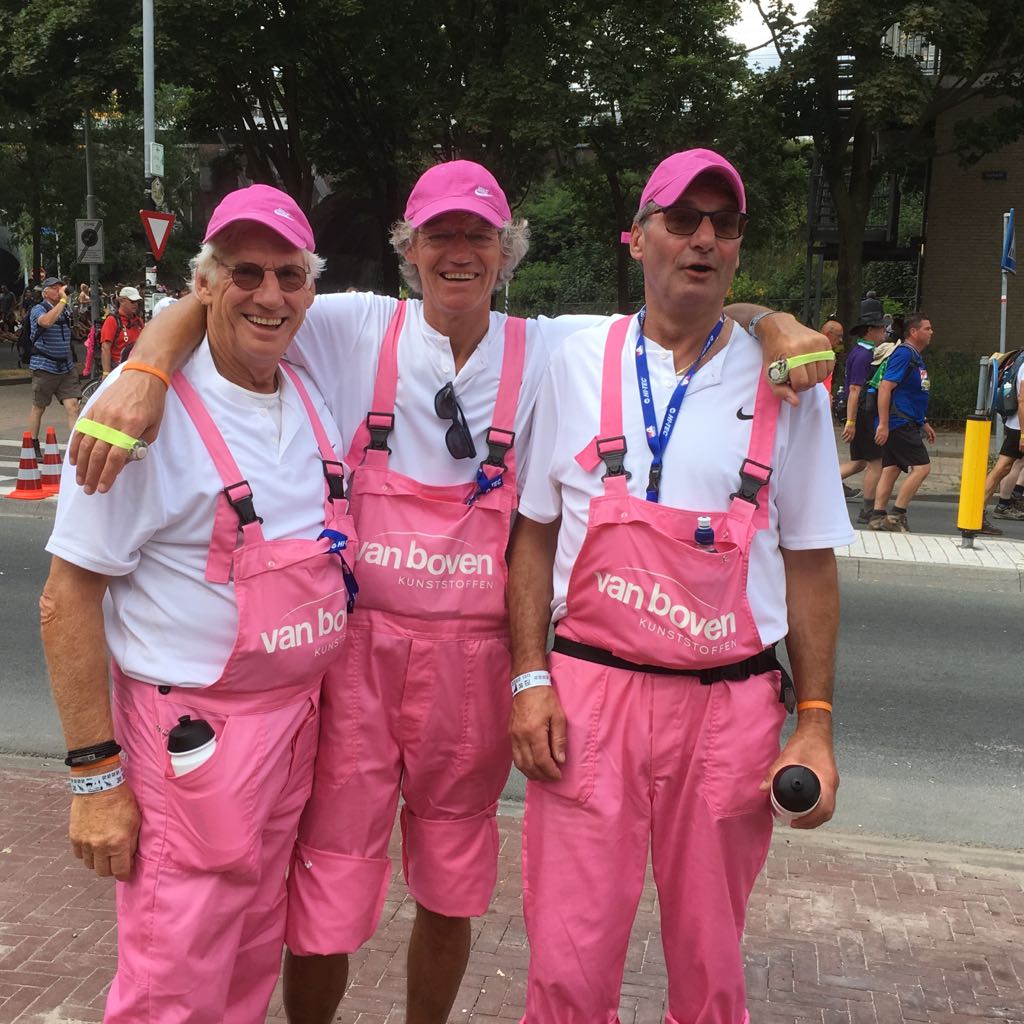 Vandaag zijn onze mannen opnieuw vroeg van start gegaan om 13.20 uur liepen ze over de finish. #rozewoensdag #vierdaagse #VierdaagseNijmegen