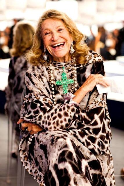 PrimaDarling's tweet photo. Now on Prima Darling, remembering Countess Marta Marzotto and her exuberant style. https://t.co/iTNAskUZeP
#personalstyle #personalbest #fashionicon #PrimaDarling #styleicon https://t.co/3ULArBUjKL