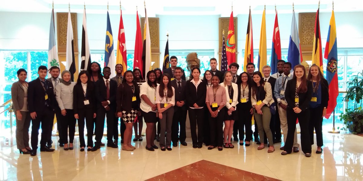 MYembassyWDC's tweet photo. With participants from the Global Young Leaders Conference who were here to learn about diplomacy and cross-cultural communication. They were given a briefing on Malaysia and the role of the Embassy in strengthening relations with its host country. #GYLS https://t.co/1mZA9Hrsm2