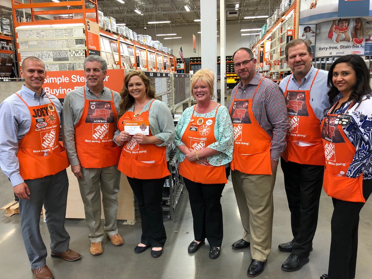 Congrats to Danielle for her Executive Homer Badge. Store 6562 in The Colony, TX
