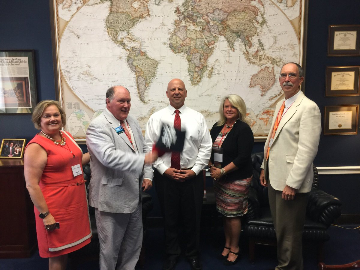 Congressman Scott DesJarlais meets STS delegation who present tourism issues to Representative DesJarlais and staff