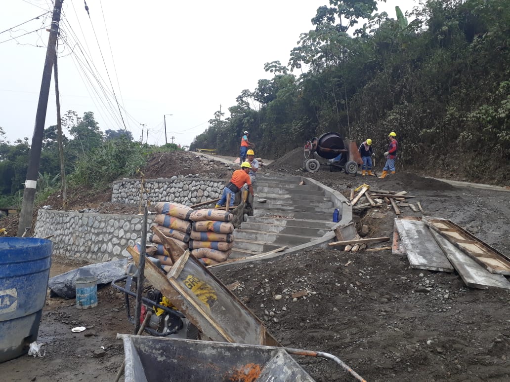 GADCUMANDA's tweet photo. El personal de Obras Pùblicas se encuentra laborando en el sector de Valle Alto , culminando bordillos y aceras https://t.co/naSWfm7aAN