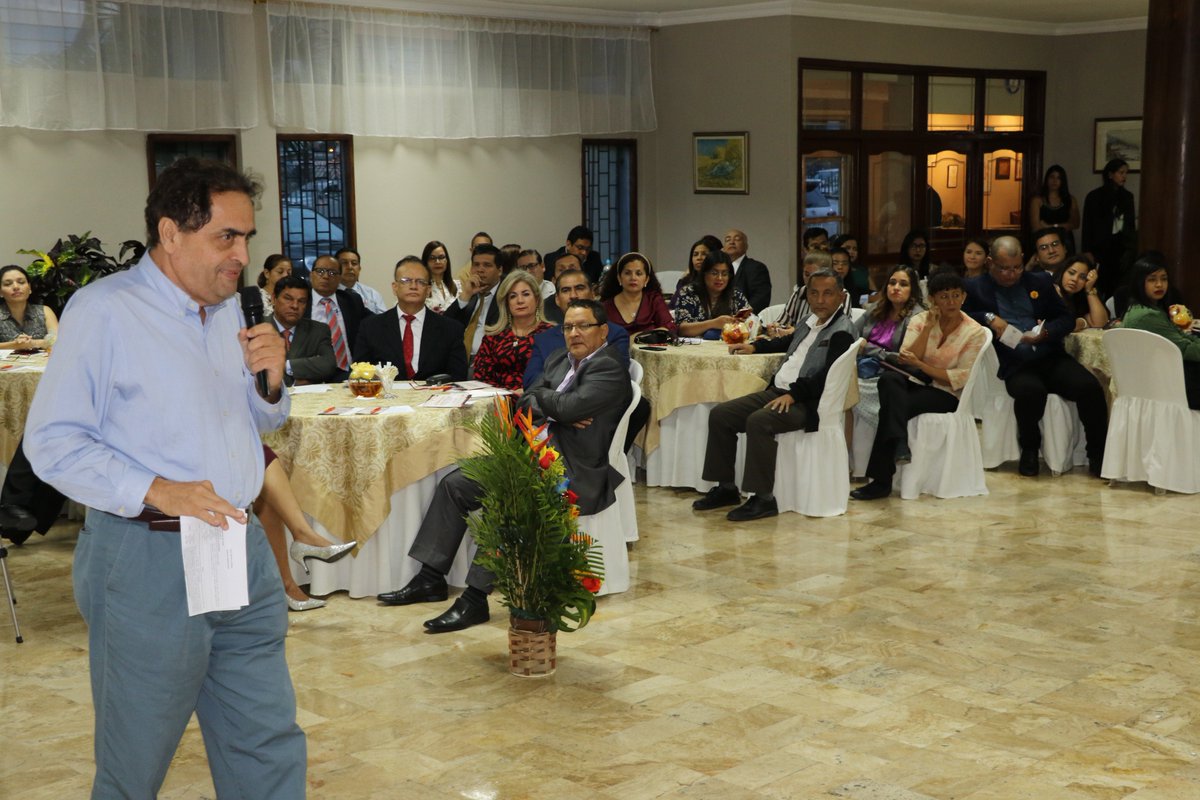 UdeGuayaquil's tweet photo. #NoticiasUG
La facultad de Ciencias Administrativas y @VIGCyP_UG  organizaron la trigésima edición del Café de la Ciencia, con la temática “El emprendimiento y la sinergia entre actores: academia, industria, estado y sector financiero” https://t.co/QCKX5mpkWC